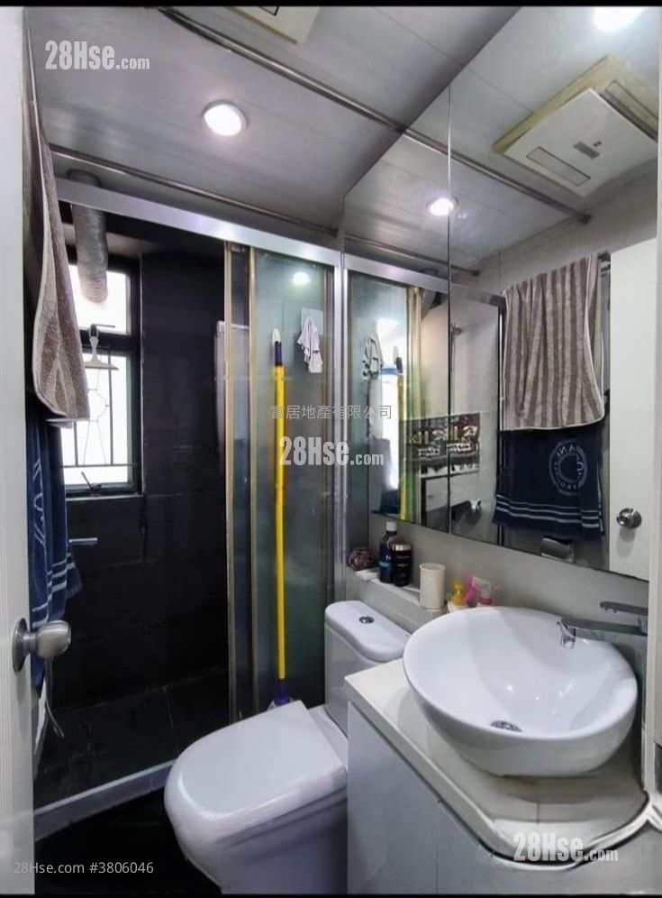 Charming Garden Sell 3 Bedrooms , 1 Bathroom 456 ft² ( 42.4 m² )