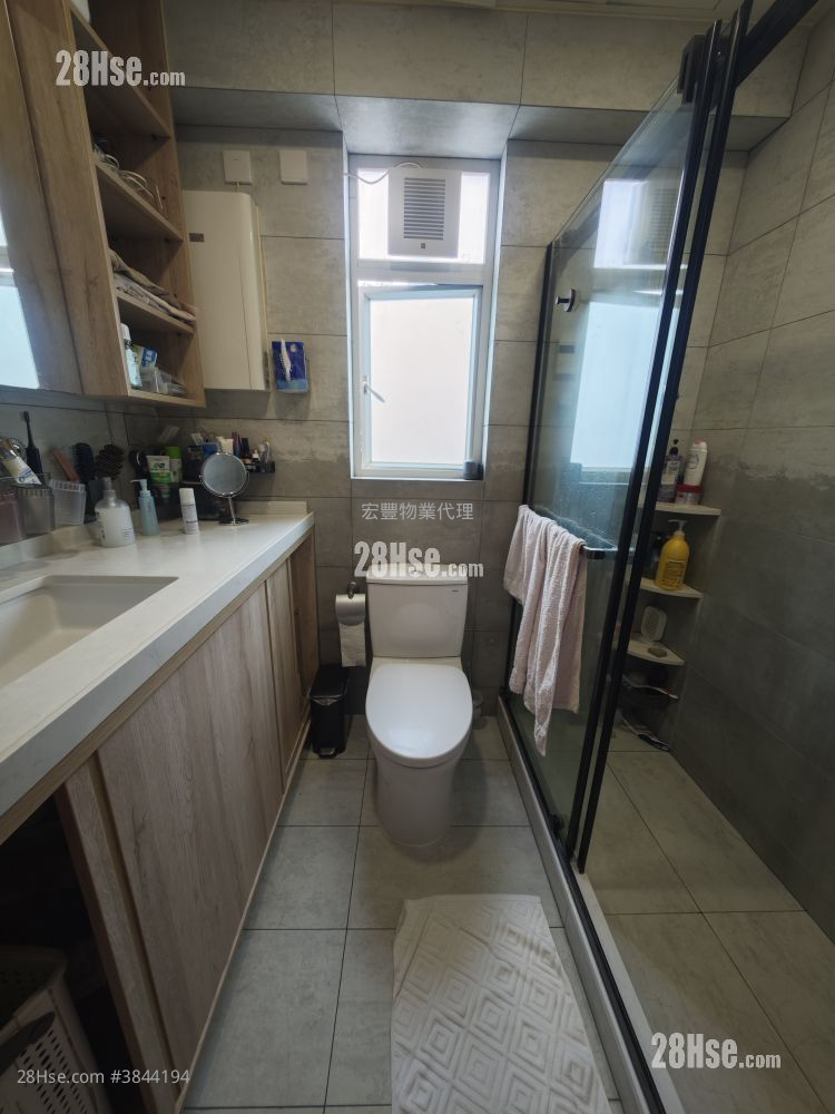 Ivy On Belcher's Sell 3 Bedrooms , 1 Bathroom 535 ft² ( 49.7 m² )