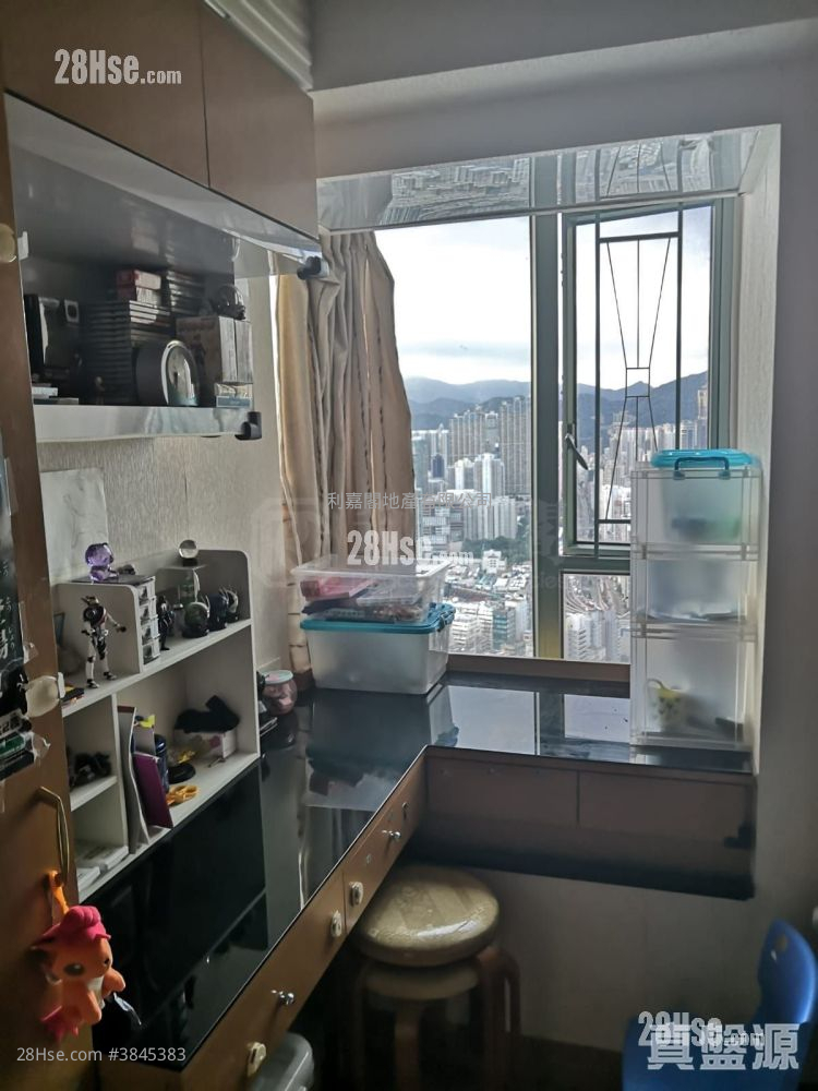The Victoria Towers Rental 2 Bedrooms , 1 Bathroom 552 ft² ( 51.3 m² )