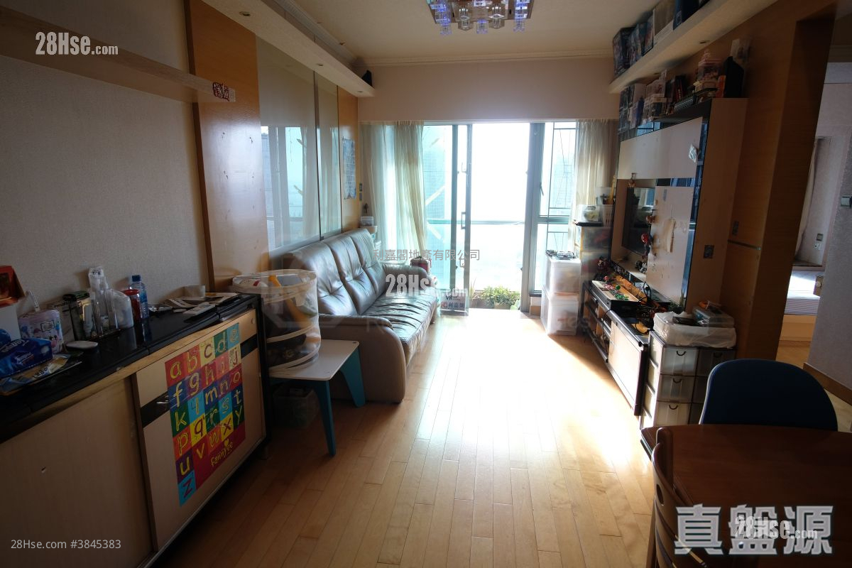 The Victoria Towers Rental 2 Bedrooms , 1 Bathroom 552 ft² ( 51.3 m² )