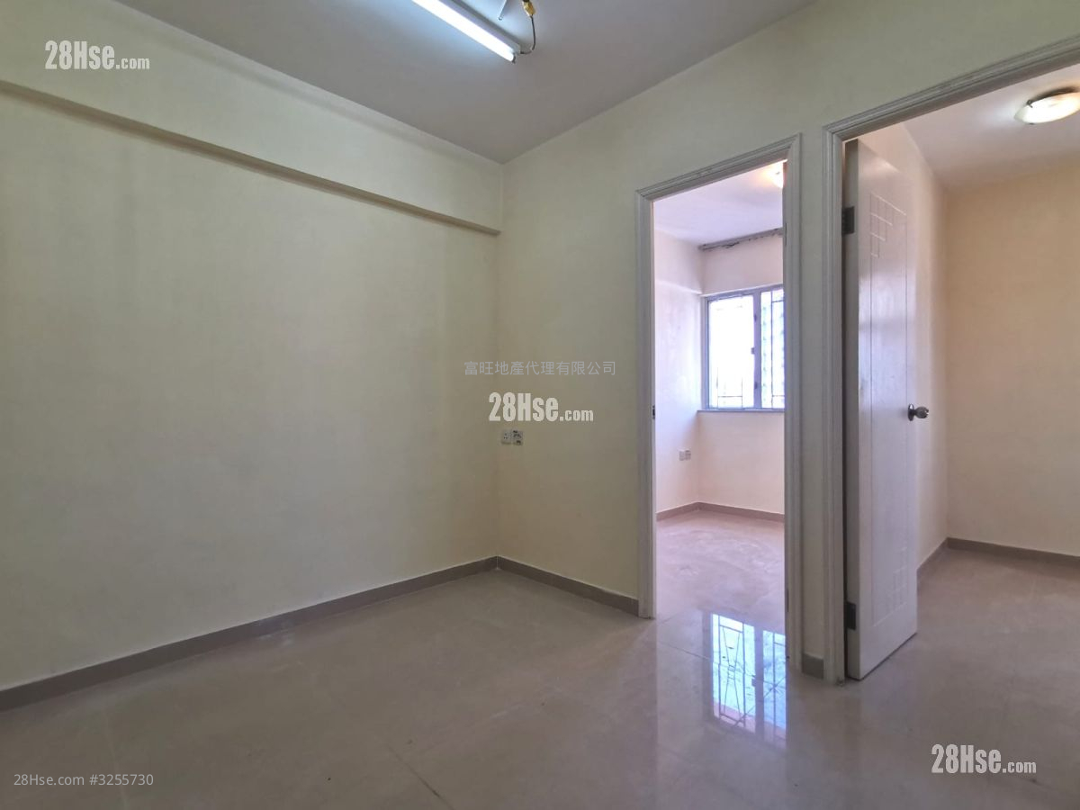 Wai Fat Building Sell 2 Bedrooms , 1 Bathroom 259 ft² ( 24.1 m² )