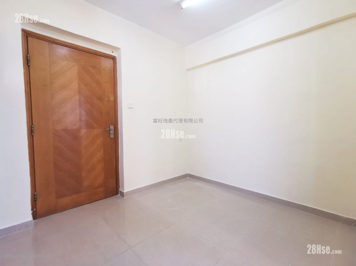 Wai Fat Building Sell 2 Bedrooms , 1 Bathroom 259 ft² ( 24.1 m² )