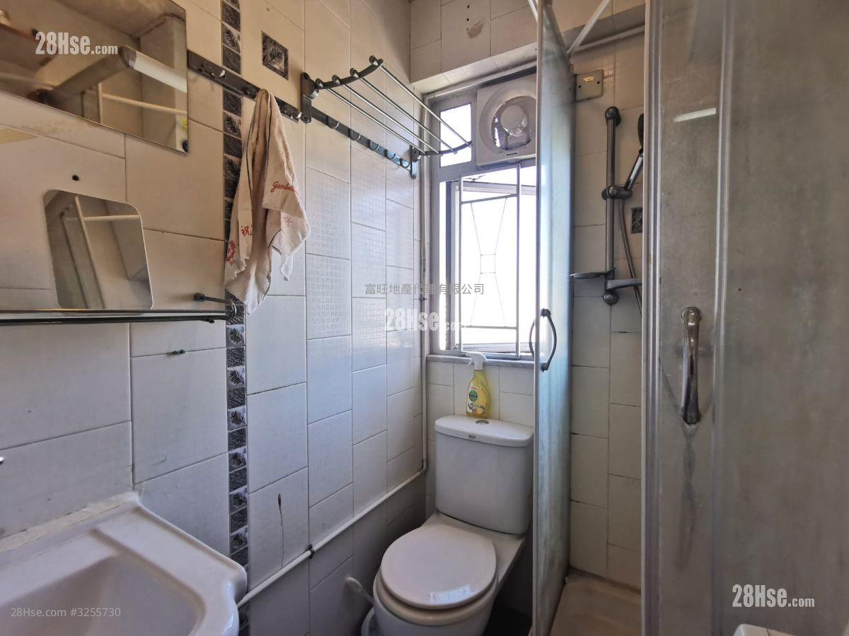 Wai Fat Building Sell 2 Bedrooms , 1 Bathroom 259 ft² ( 24.1 m² )