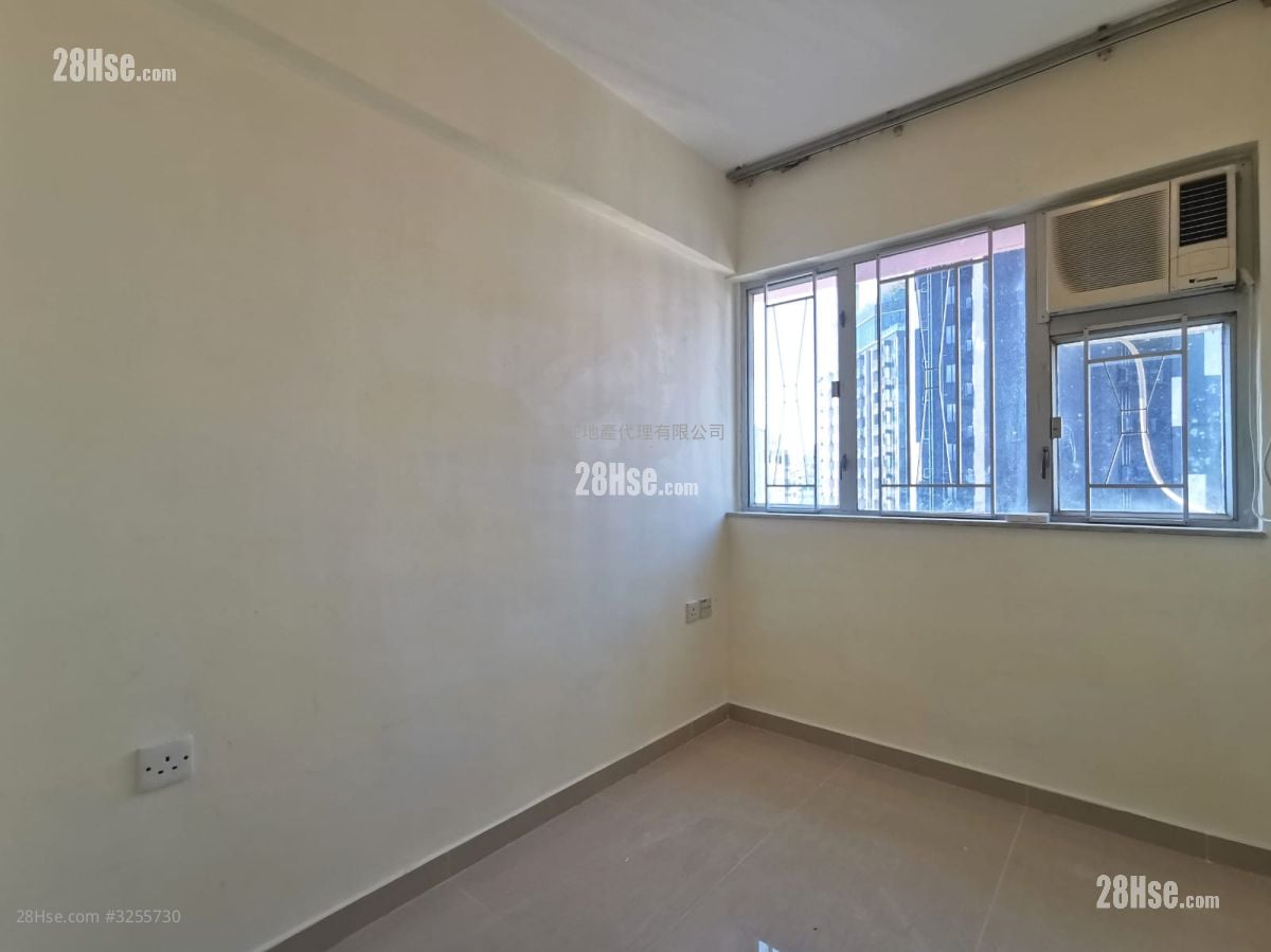Wai Fat Building Sell 2 Bedrooms , 1 Bathroom 259 ft² ( 24.1 m² )