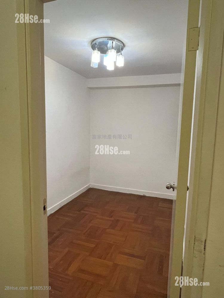 Bedford Gardens Rental 3 Bedrooms , 1 Bathroom 606 ft² ( 56.3 m² )