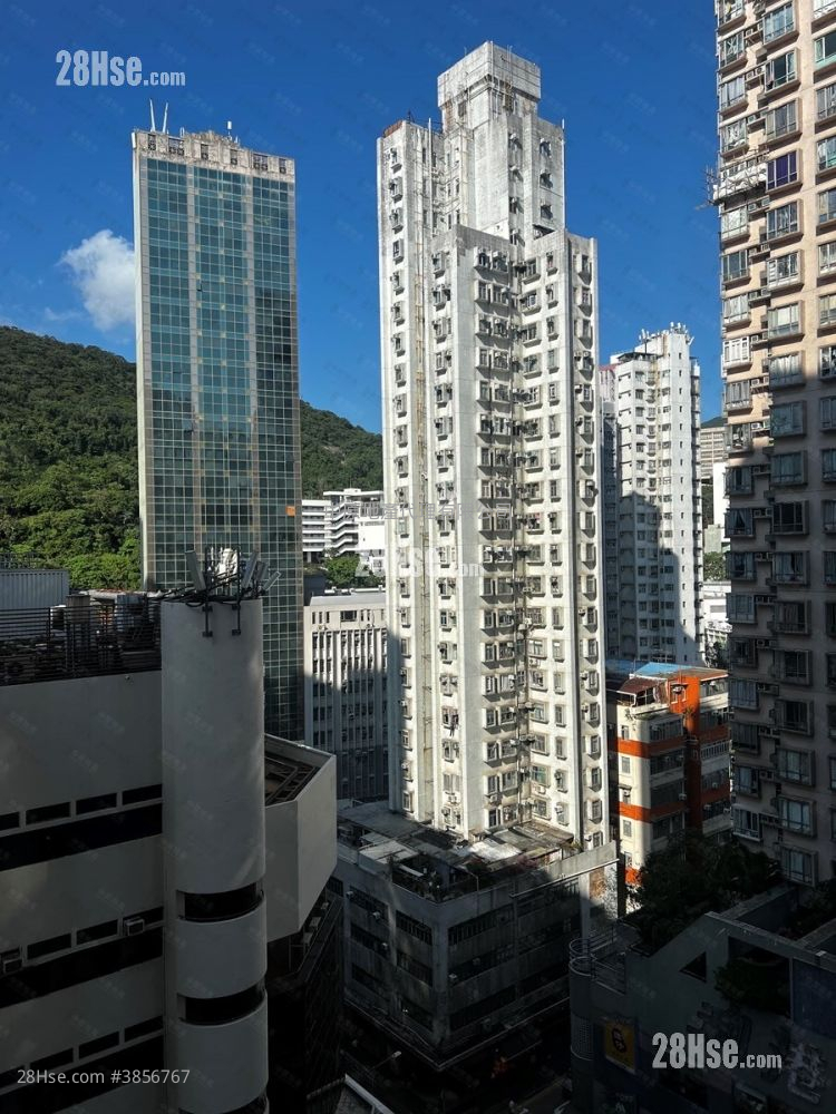 Aberdeen Centre Sell 2 Bedrooms , 1 Bathroom 432 ft² ( 40.1 m² )