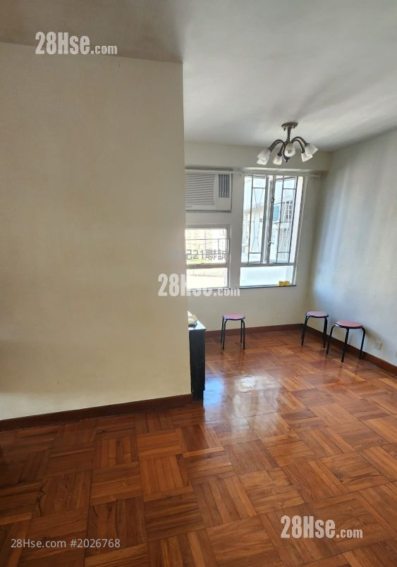 Cheung Wo Court Sell 3 Bedrooms , 1 Bathroom 568 ft² ( 52.8 m² )