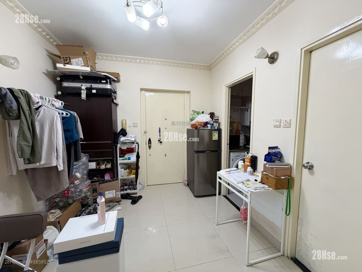 Beautiful Garden Rental 2 Bedrooms , 1 Bathroom 293 ft² ( 27.2 m² )