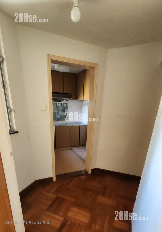 Cheung Wo Court Sell 3 Bedrooms , 1 Bathroom 568 ft² ( 52.8 m² )