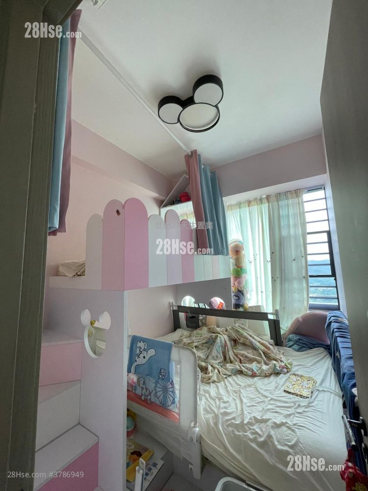 Le Pont Rental 4 Bedrooms , 2 Bathrooms 829 ft² ( 77.0 m² )