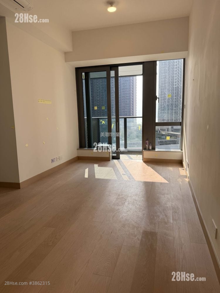 Seasons Place Sell 3 Bedrooms , 2 Bathrooms 665 ft² ( 61.8 m² )