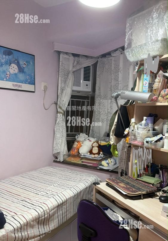 Kornhill Garden Sell 3 Bedrooms , 1 Bathroom 592 ft² ( 55.0 m² )