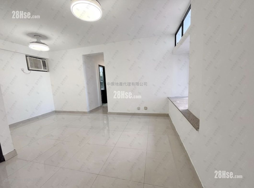 Tai Hing Gardens Sell 3 Bedrooms , 1 Bathroom 587 ft² ( 54.5 m² )