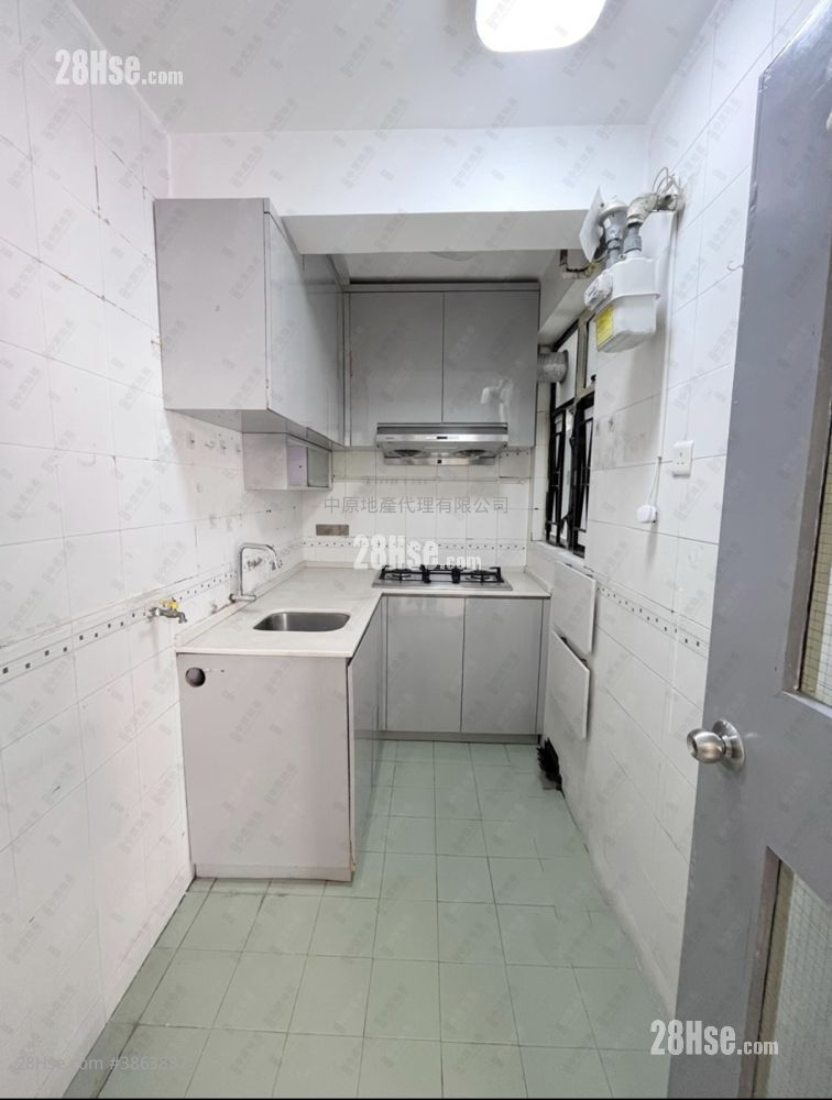 Tai Hing Gardens Sell 3 Bedrooms , 1 Bathroom 587 ft² ( 54.5 m² )