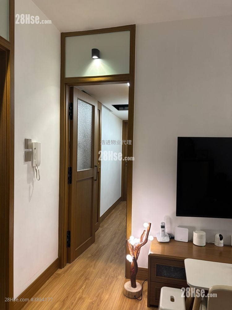 Island Harbourview Sell 3 Bedrooms , 2 Bathrooms 647 ft² ( 60.1 m² )