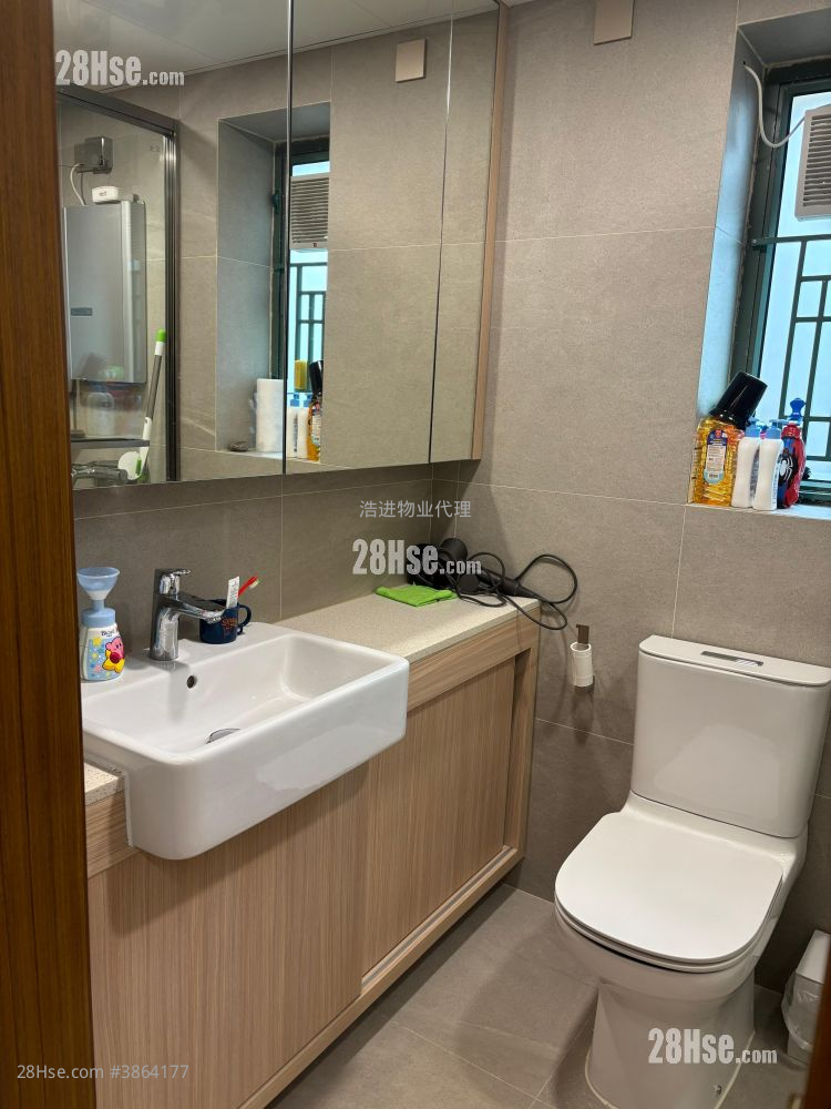 Island Harbourview Sell 3 Bedrooms , 2 Bathrooms 647 ft² ( 60.1 m² )