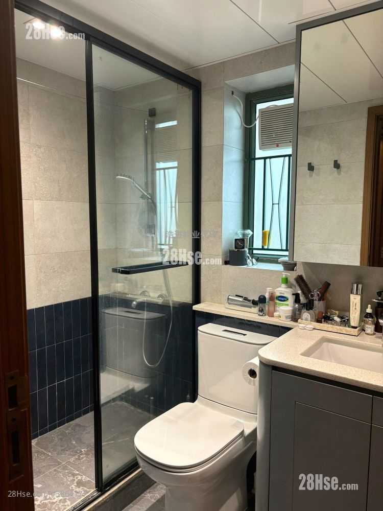 Island Harbourview Sell 3 Bedrooms , 2 Bathrooms 647 ft² ( 60.1 m² )