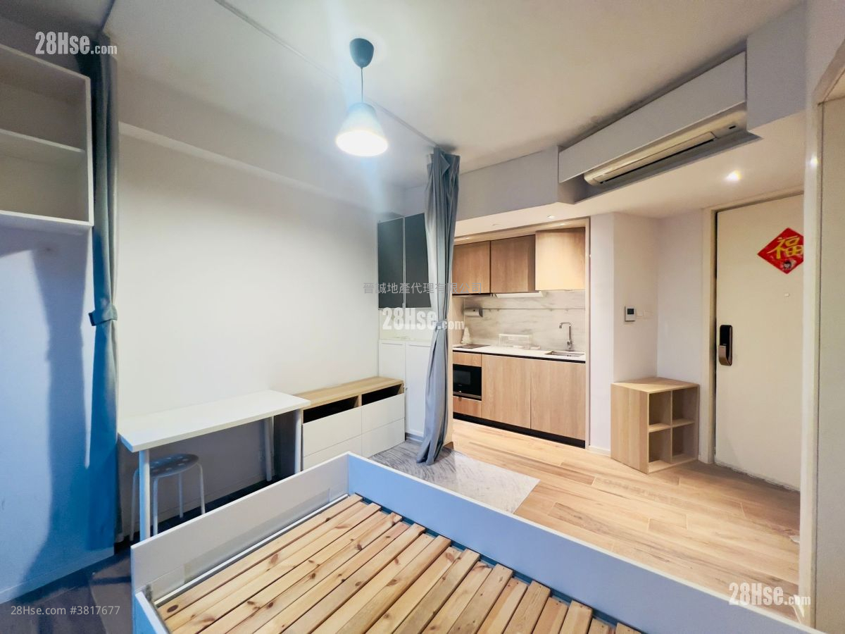 The Carmel Sell Studio , 1 Bathroom 270 ft² ( 25.1 m² )