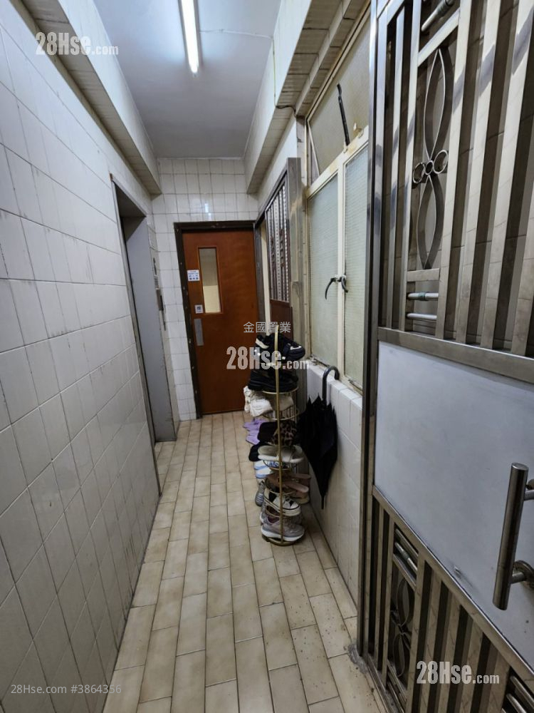 Ka Wing Building Sell 2 Bedrooms , 1 Bathroom 304 ft² ( 28.2 m² )