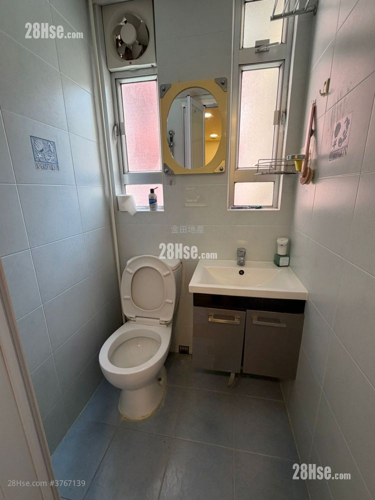 Apartment Rental 2 Bedrooms , 1 Bathroom 427 ft² ( 39.7 m² )