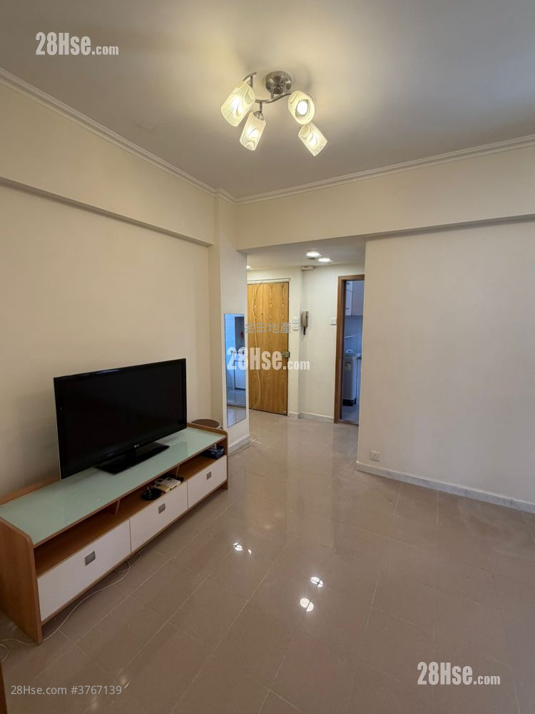 Apartment Rental 2 Bedrooms , 1 Bathroom 427 ft² ( 39.7 m² )