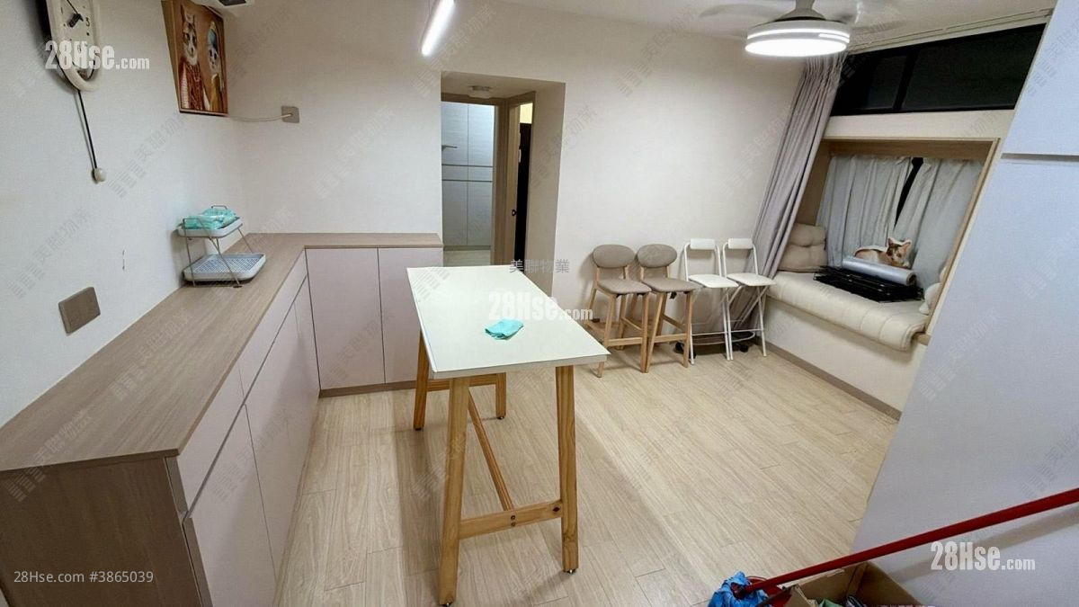 Tai Hing Gardens Sell 2 Bedrooms 447 ft² ( 41.5 m² )