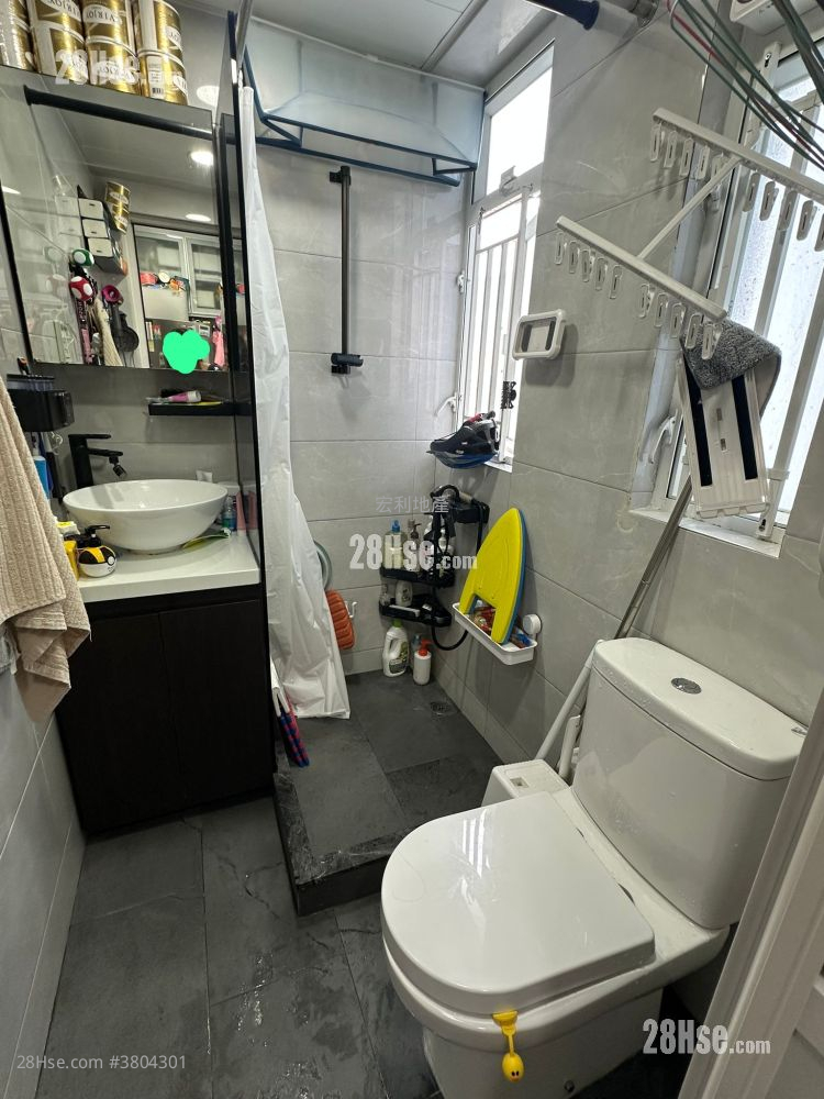 Yen Lok Building Sell 2 Bedrooms , 1 Bathroom 290 ft² ( 26.9 m² )