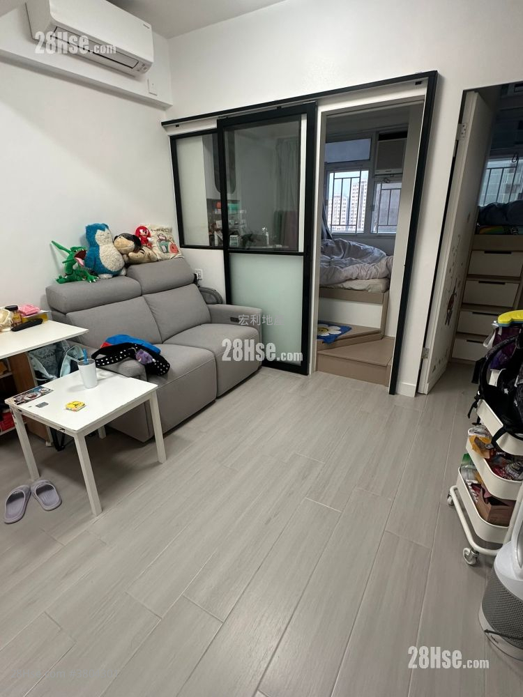 Yen Lok Building Sell 2 Bedrooms , 1 Bathroom 290 ft² ( 26.9 m² )