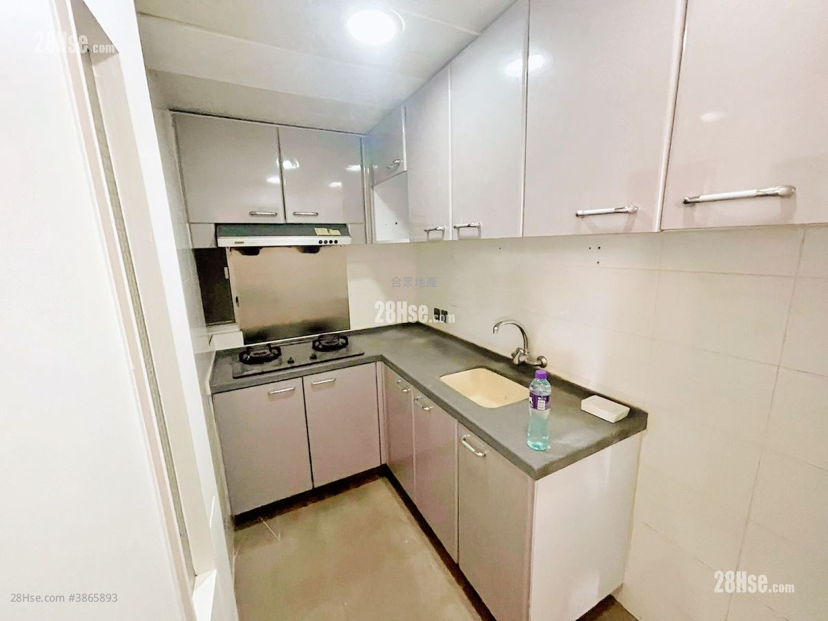 Treasure Garden Rental 527 ft² ( 49.0 m² )
