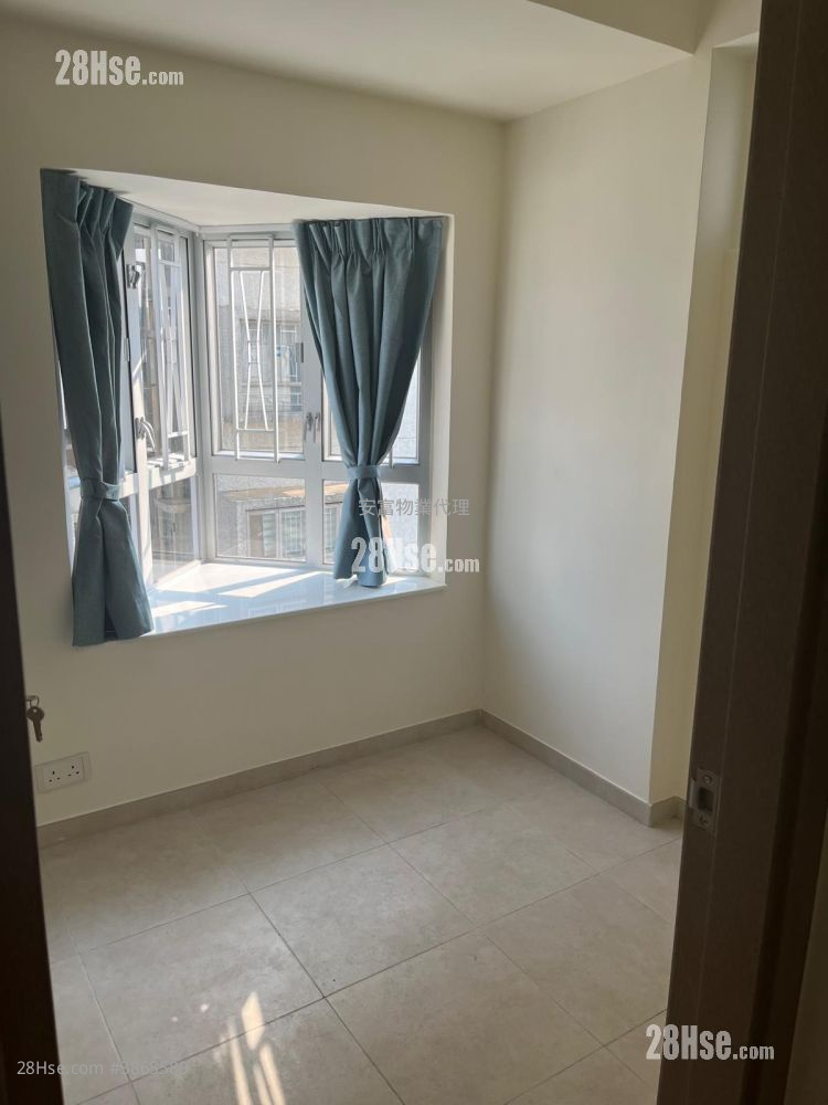 Tai Po Centre Rental 2 Bedrooms , 1 Bathroom 325 ft² ( 30.2 m² )