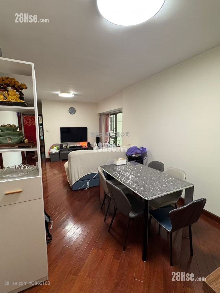 Bellagio Sell 4 Bedrooms , 3 Bathrooms 755 ft² ( 70.1 m² )