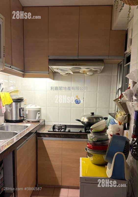 Kornhill Garden Sell 3 Bedrooms , 1 Bathroom 592 ft² ( 55.0 m² )