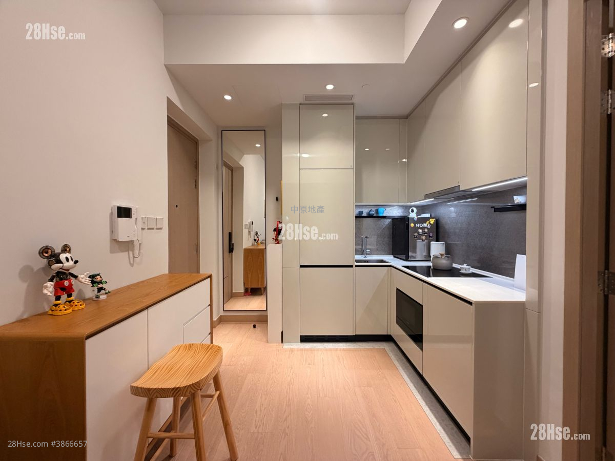 Seasons Place Sell 1 Bedroom 290 ft² ( 26.9 m² )