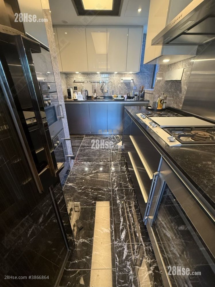 Ultima Rental 4 Bedrooms , 4 Bathrooms 1,311 ft² ( 121.8 m² )