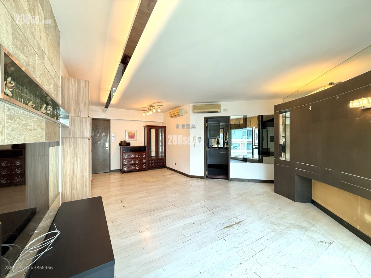 Island Harbourview Sell 3 Bedrooms , 2 Bathrooms 904 ft² ( 84.0 m² )