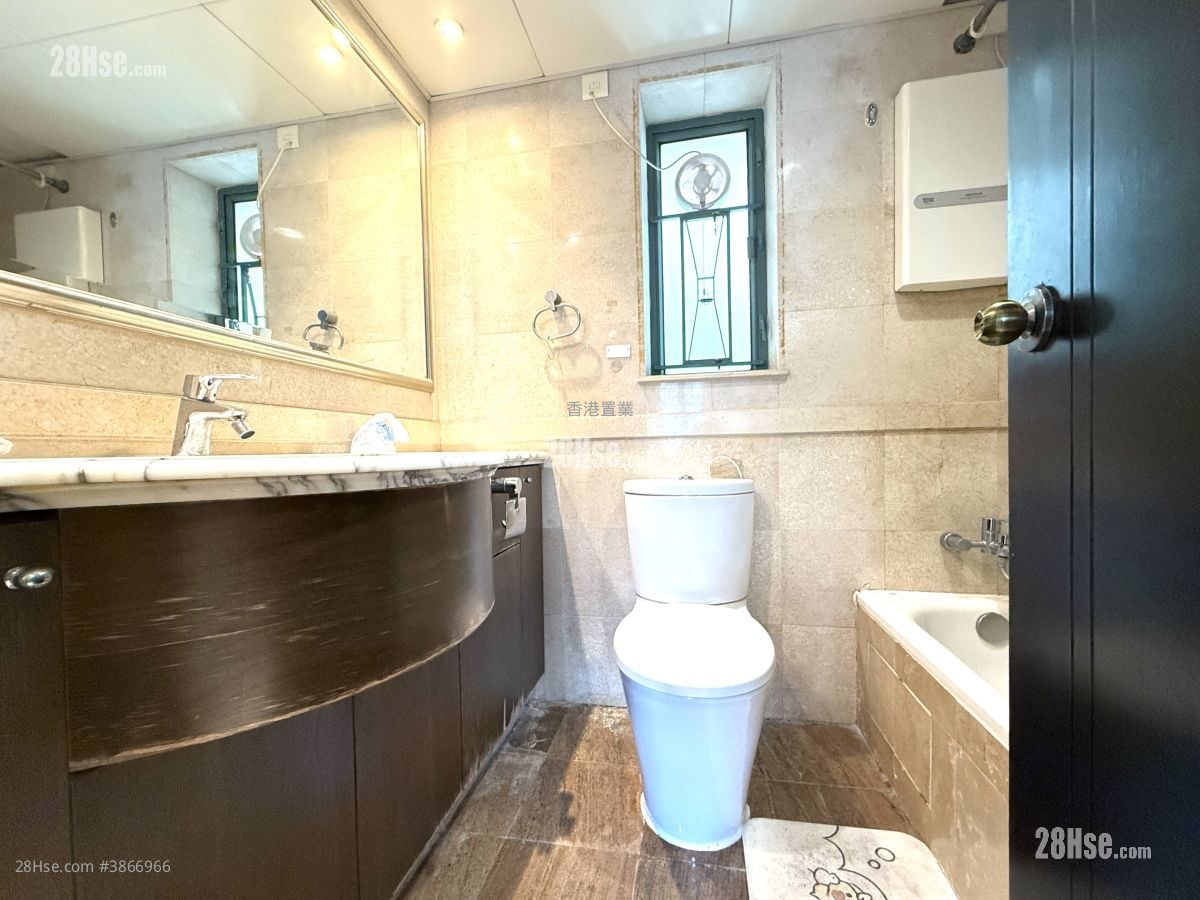 Island Harbourview Sell 3 Bedrooms , 2 Bathrooms 904 ft² ( 84.0 m² )