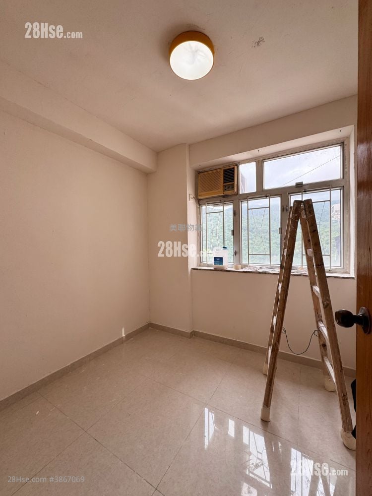 Tsuen Wan Centre Sell 2 Bedrooms , 1 Bathroom 329 ft² ( 30.6 m² )