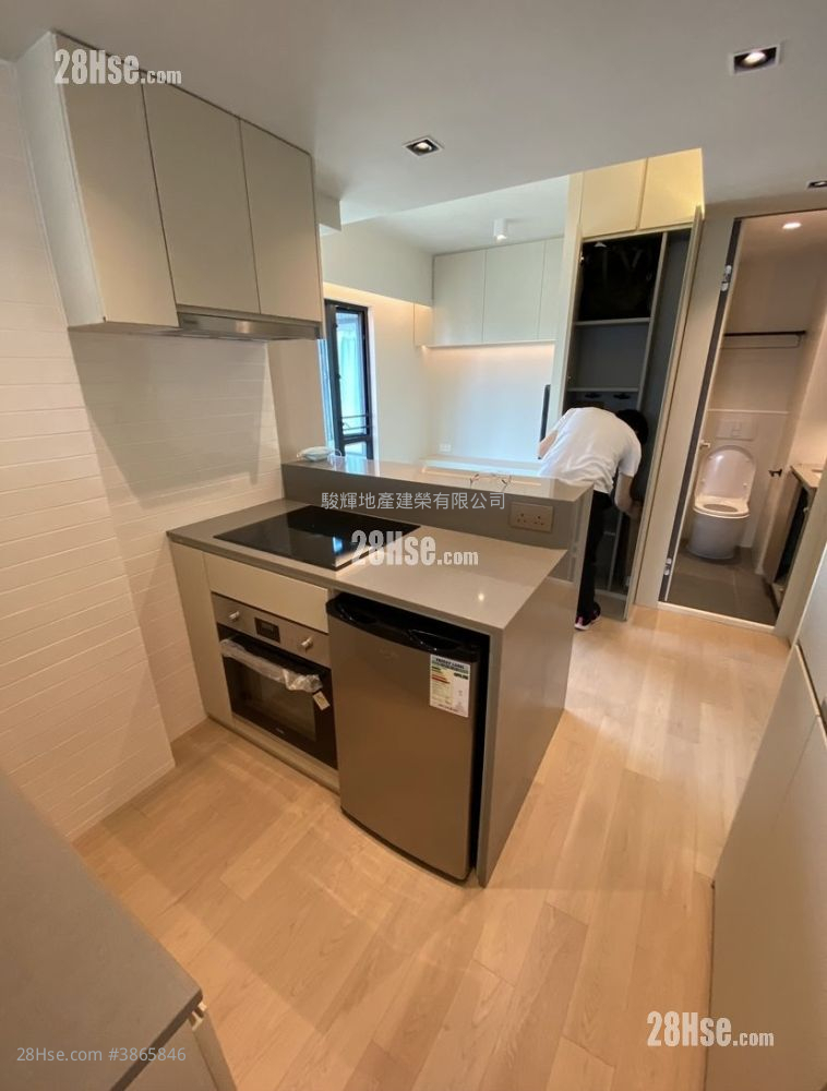 City 18 Sell 2 Bedrooms , 1 Bathroom 319 ft² ( 29.6 m² )