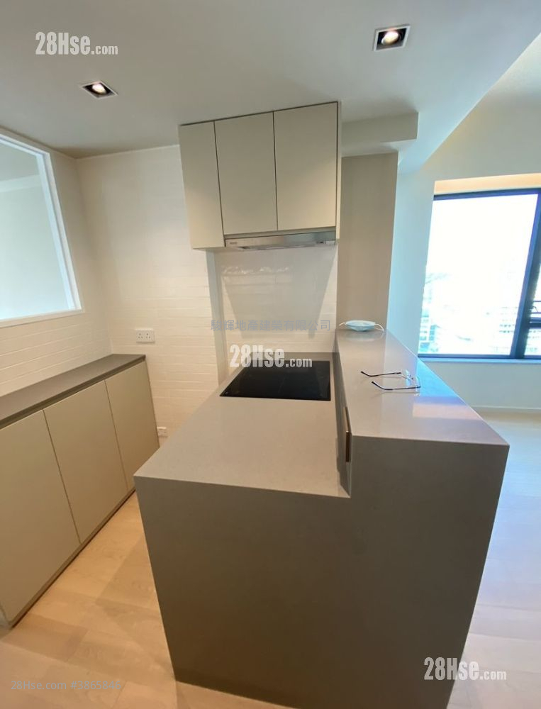 City 18 Sell 2 Bedrooms , 1 Bathroom 319 ft² ( 29.6 m² )