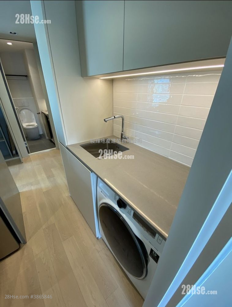 City 18 Sell 2 Bedrooms , 1 Bathroom 319 ft² ( 29.6 m² )