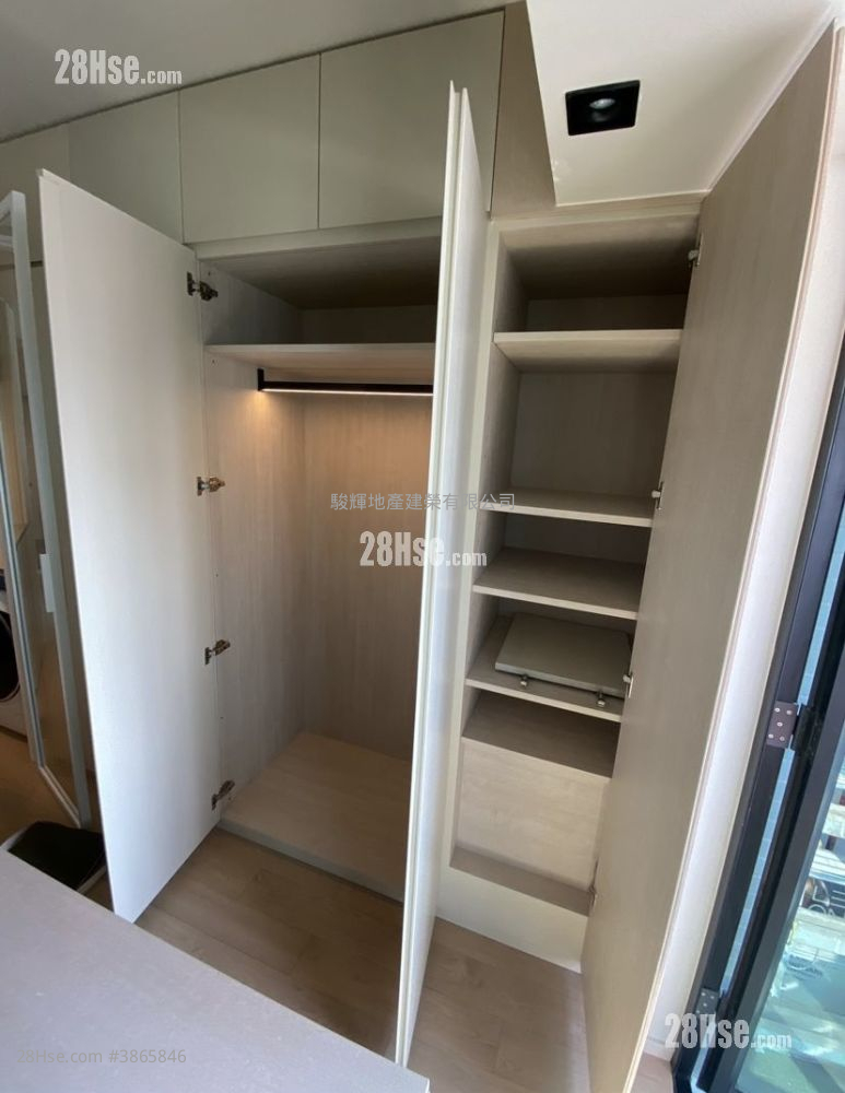 City 18 Sell 2 Bedrooms , 1 Bathroom 319 ft² ( 29.6 m² )
