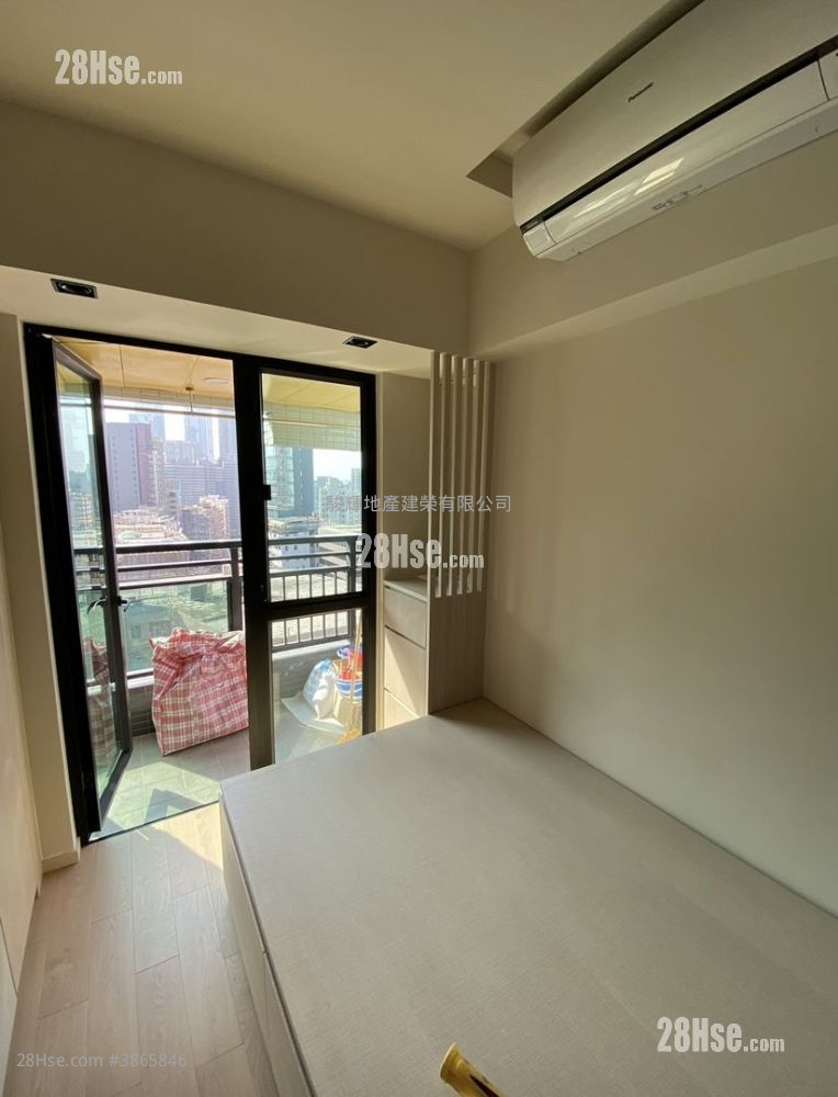 City 18 Sell 2 Bedrooms , 1 Bathroom 319 ft² ( 29.6 m² )