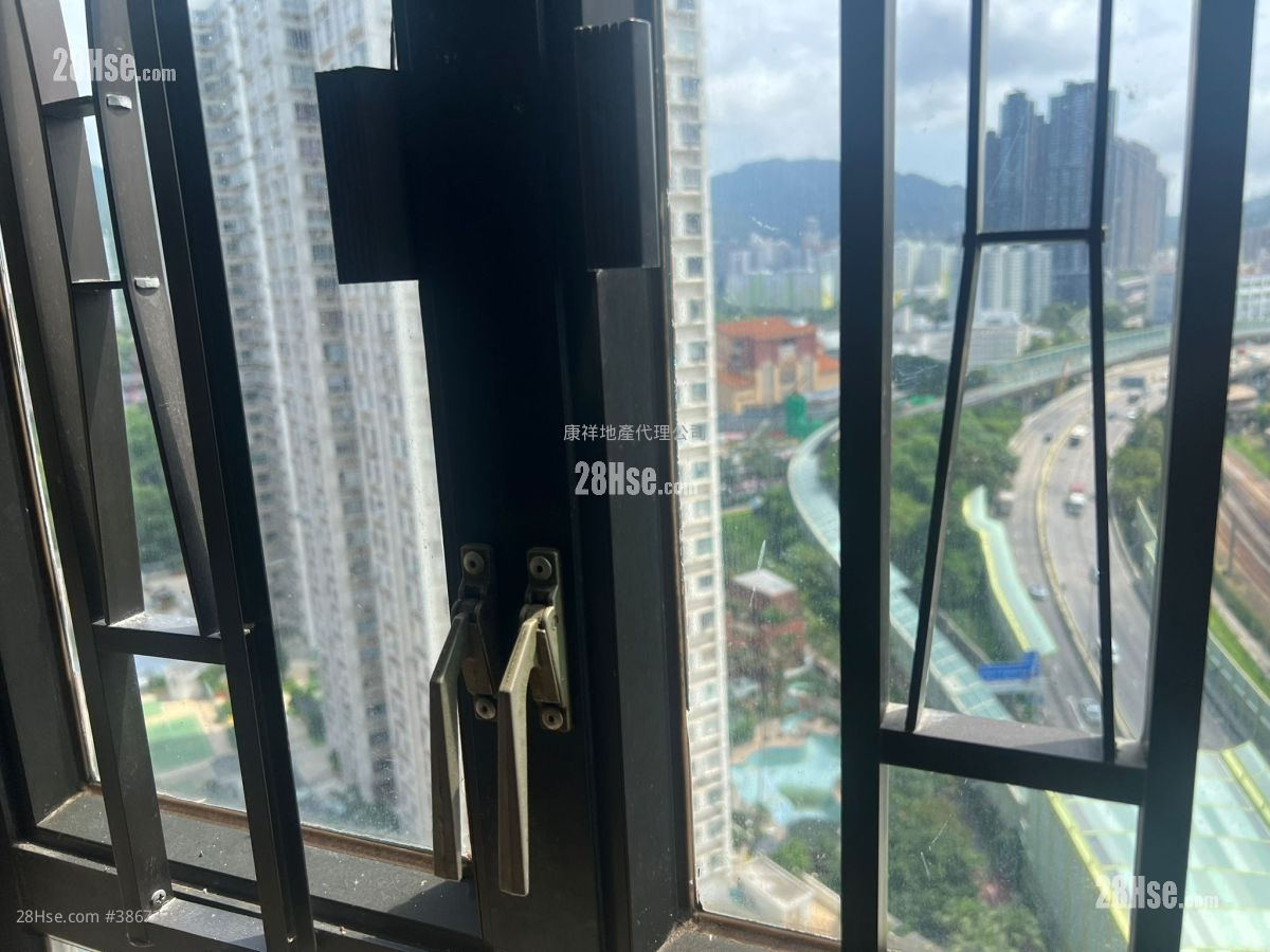 Wai Wah Centre Sell 2 Bedrooms , 1 Bathroom 297 ft² ( 27.6 m² )