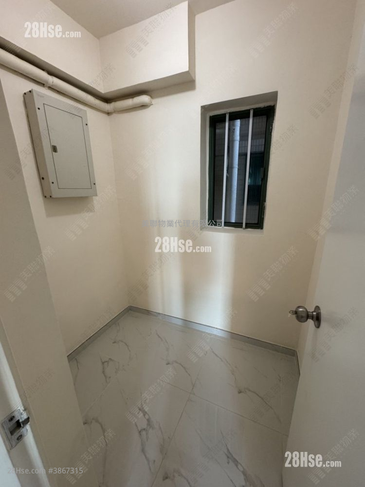 Island Harbourview Sell 3 Bedrooms , 2 Bathrooms 786 ft² ( 73.0 m² )