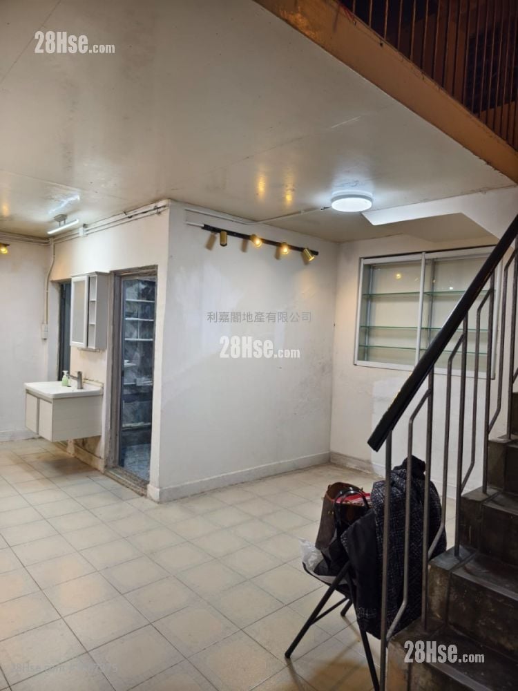 Lo Wai Tsuen Wan Sell 3 Bedrooms , 2 Bathrooms 1,200 ft² ( 111.5 m² )