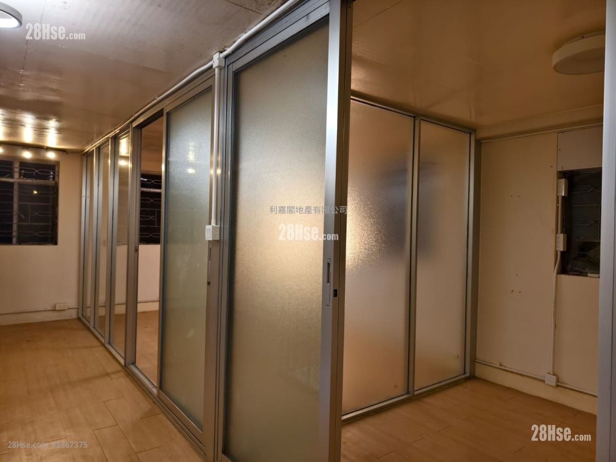 Lo Wai Tsuen Wan Sell 3 Bedrooms , 2 Bathrooms 1,200 ft² ( 111.5 m² )