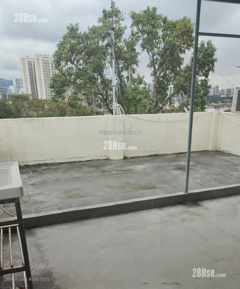 Lo Wai Tsuen Wan Sell 3 Bedrooms , 2 Bathrooms 1,200 ft² ( 111.5 m² )