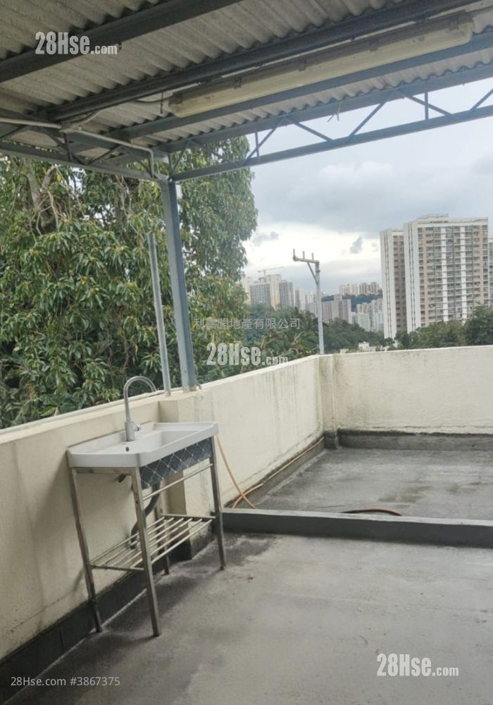 Lo Wai Tsuen Wan Sell 3 Bedrooms , 2 Bathrooms 1,200 ft² ( 111.5 m² )