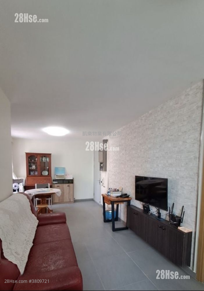 Sheung Chui Court Sell 3 Bedrooms , 1 Bathroom 511 ft² ( 47.5 m² )