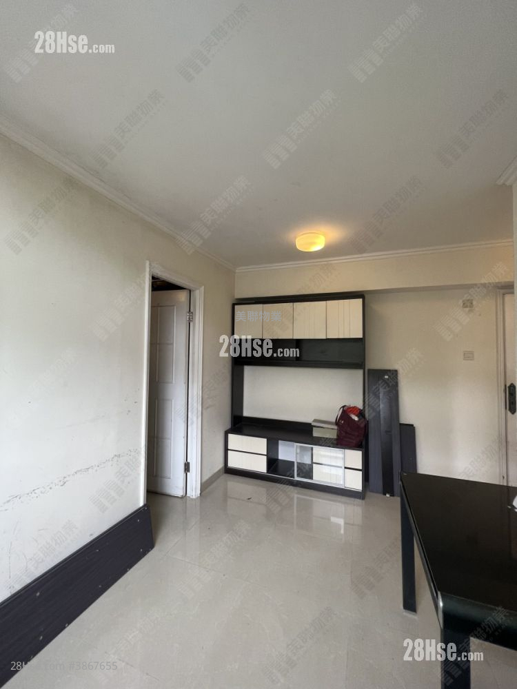 living room: Ching Wah Court Sell 1 Bedroom , 1 Bathroom 363 ft² ( 33.7 m² )